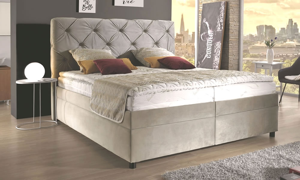 Čalouněné postele na nožkách jsou pro podlahové topení vhodné