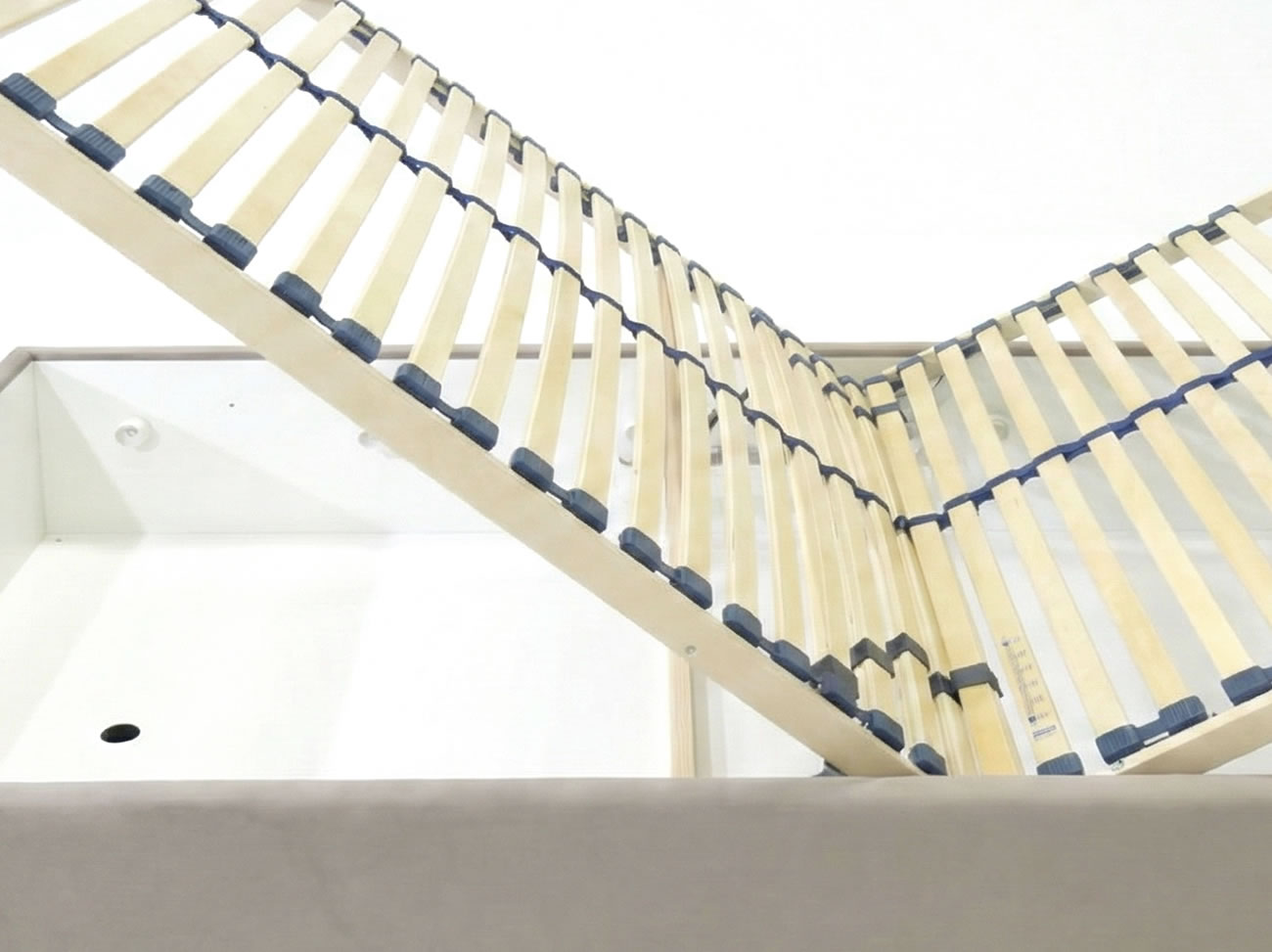 Montáž a balení postele Crissy