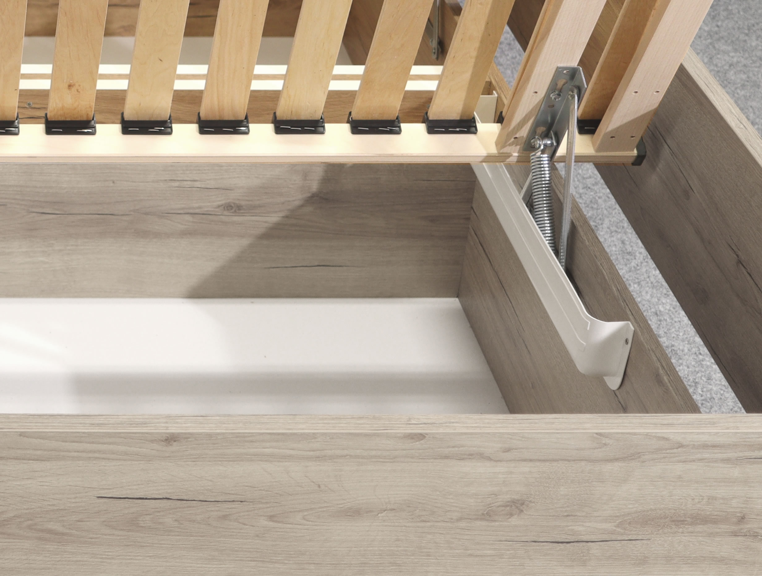 Detail výklopného roštu postele MALAGA