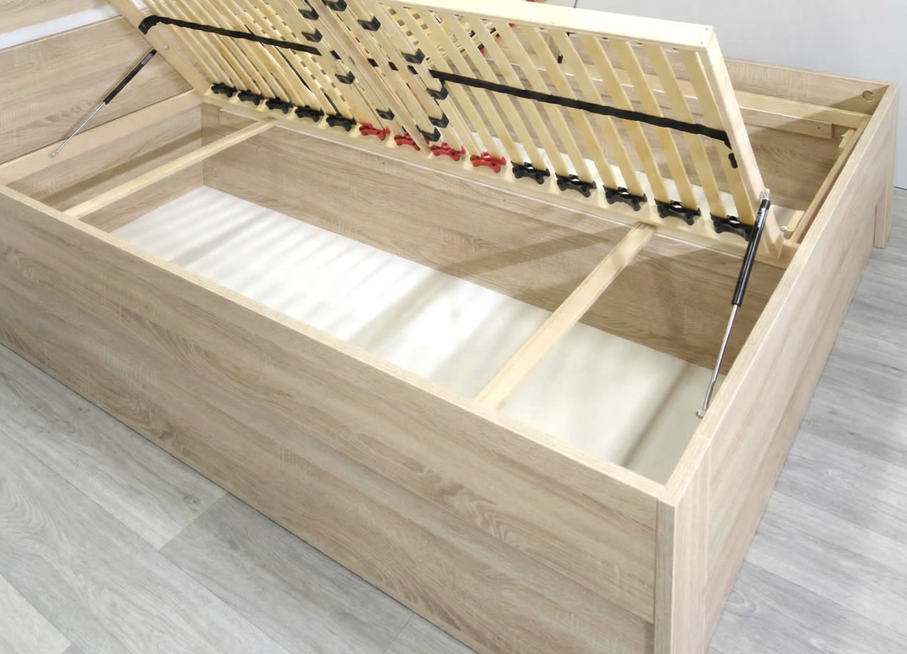 Detail úložného prostoru postele Maria