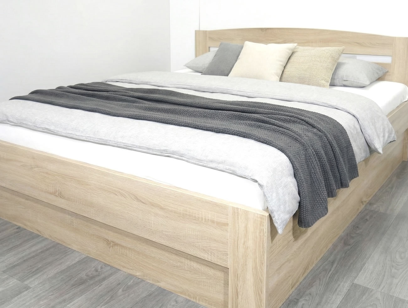 Detail bočnice postele Maria