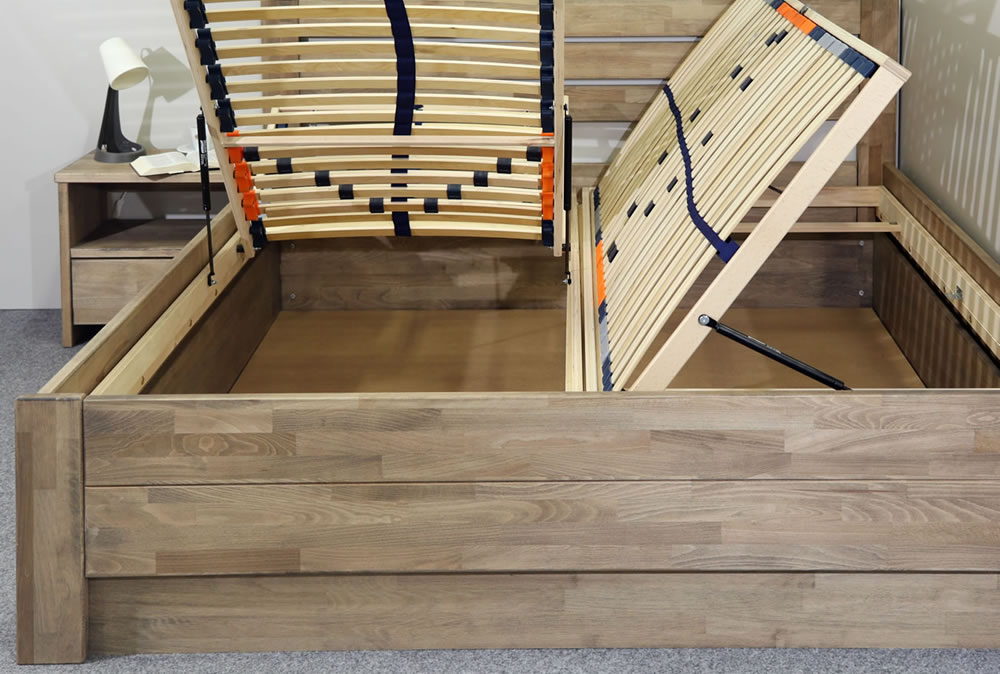 Úložný prostor dřevěné postele