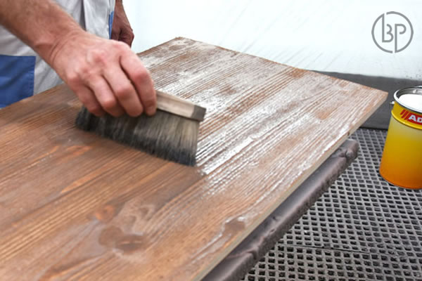 Úprava povrchu dřeva voskováním
