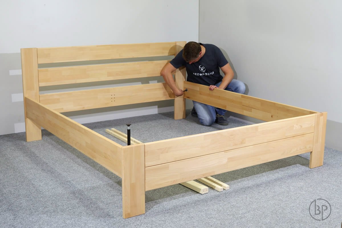 Sestavení rámu dřevěné postele