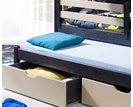 Poschoďová postel s přistýlkou a úložným prostorem pro 3 děti Hanka, masiv borovice Poschoďová postel s přistýlkou a úložným prostorem pro 3 děti Hanka, masiv borovice