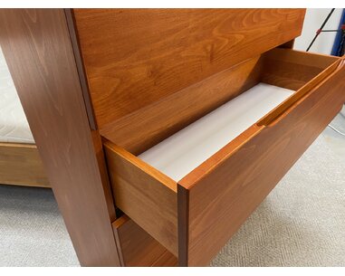 Komoda Pegas lak třešeň