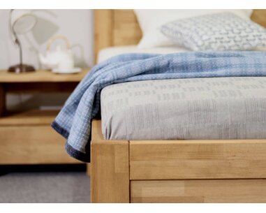 Zvýšená postel s úložným prostorem Klementin, masiv buk