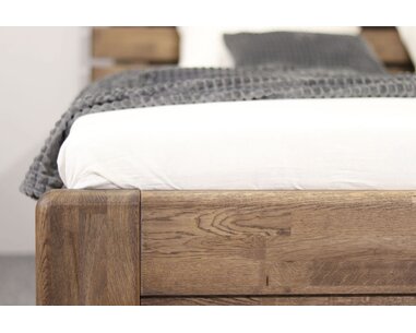 Zvýšená postel z masivu Odysea, masiv dub