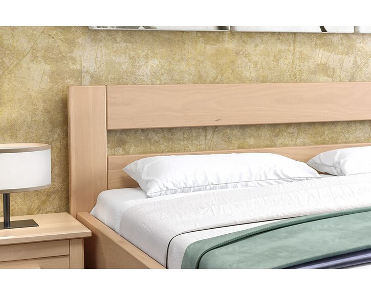 Detail - čelo postel z masivu Romana