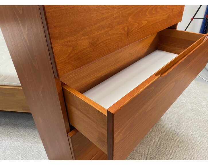 Komoda Pegas lak třešeň