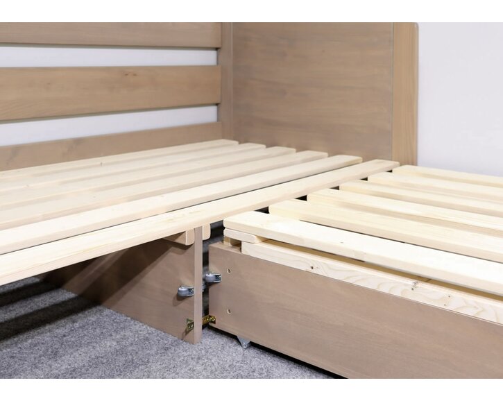 Detail rozkladu postele Sára s vysokými čely