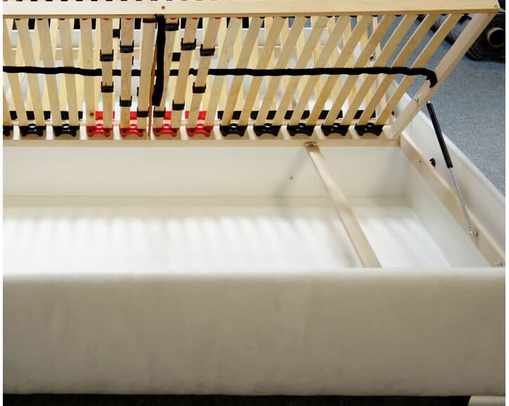 Zvýšená čalouněná válenda s úložným prostorem Quatro