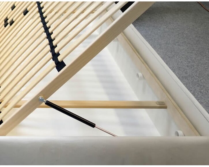 Zvýšená čalouněná válenda s úložným prostorem Quatro