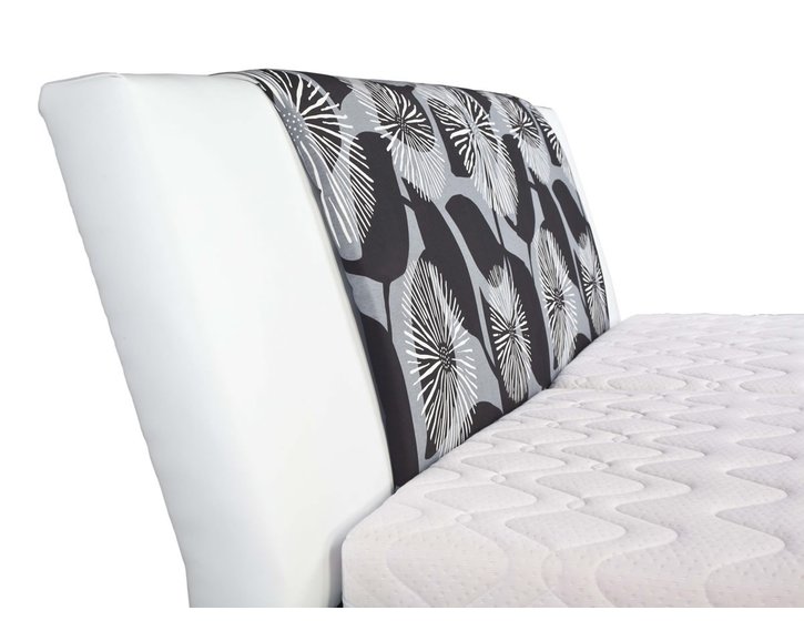 Čalouněná postel s úložným prostorem Leontýna