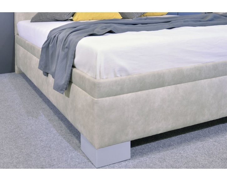 Zvýšená čalouněná postel s úložným prostorem Laterna