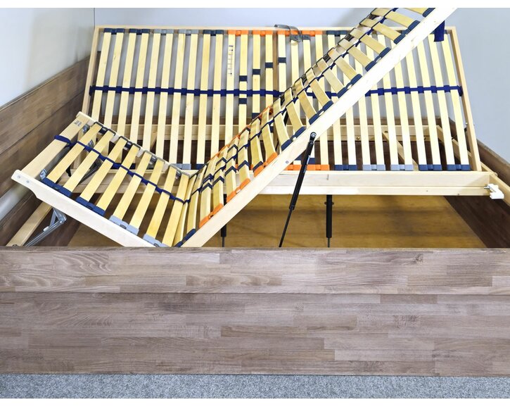 Detail provedení - postel dvoulůžko z masivu Talima