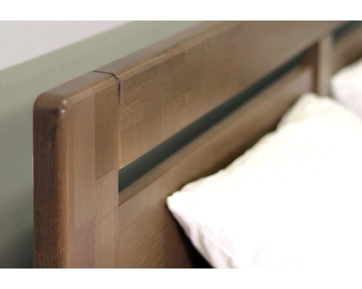 Postel Camilla  - čelo