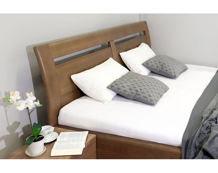 Postel Claudia  - čelo