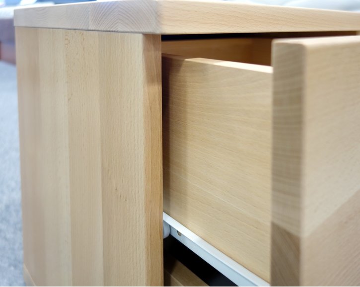 Noční stolek Bára 2zásuvkový, masiv buk Noční stolek Bára 2zásuvkový, masiv buk