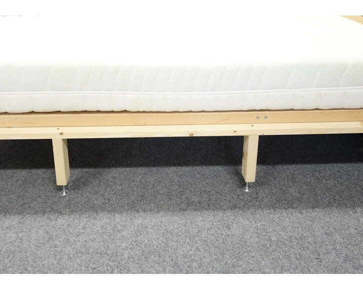 Dřevěná postel dvoulůžko Justina, masiv dub