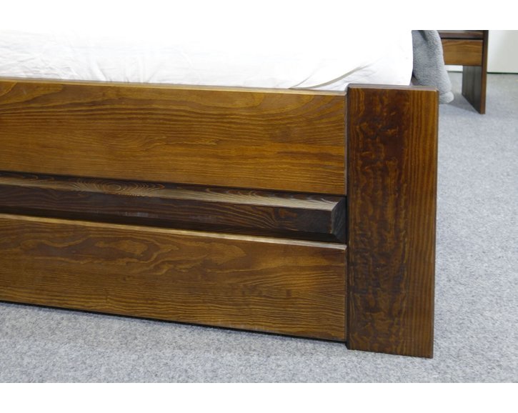 Dřevěná postel jednolůžko Hanka, masiv borovice, moření ořech