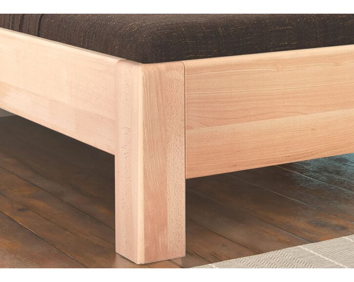 Detail nohy - postel z masivu Matrix