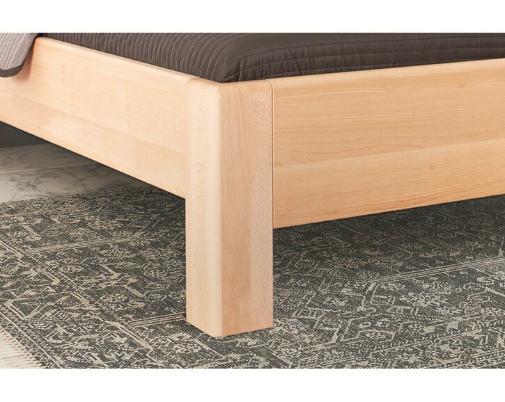 Detail nohy - postel z masivu Matrix