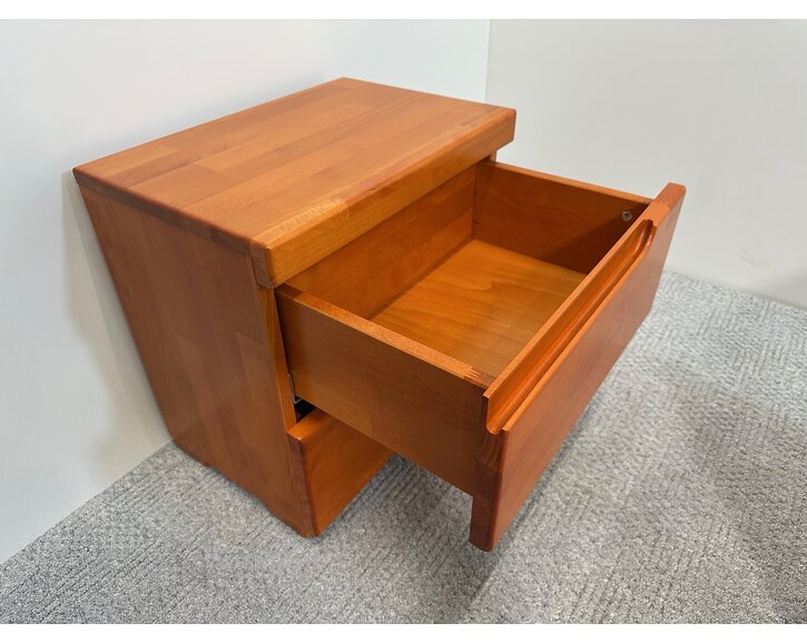 Nočný stolík z masívu, 2-zásuvkový F133, masív buk olše Nočný stolík z masívu, 2-zásuvkový F133, masív buk olše