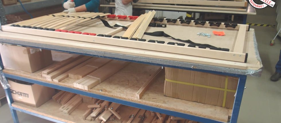 Jak se vyrábí lamelové rošty do postele Jak se vyrábí lamelové rošty do postele